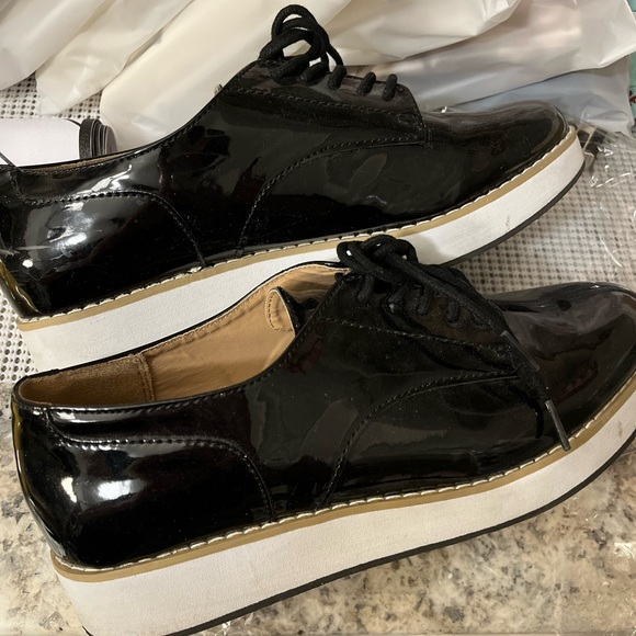 Women Shoes for Sale - Picture 3 of 4